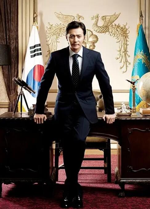 《群青战记》发布新预告 新田真剑佑穿越大战群雄 2020-12-15 日前，由本广克行（亚人）执导，新田真剑佑、三浦春马、松山研一主演的电影《群青战记》曝光预告。