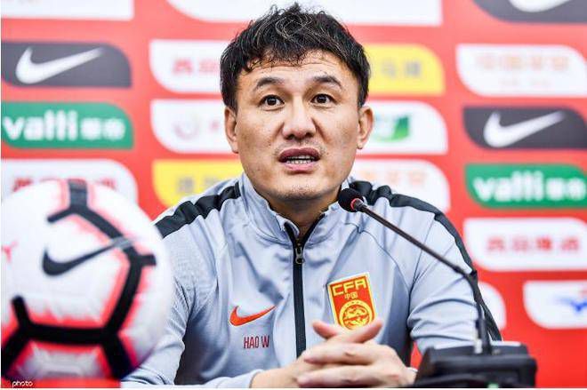 “这是脚”，“这是手”……身体尚不可见，“这是”成为一种拟真图像内部的自指。
