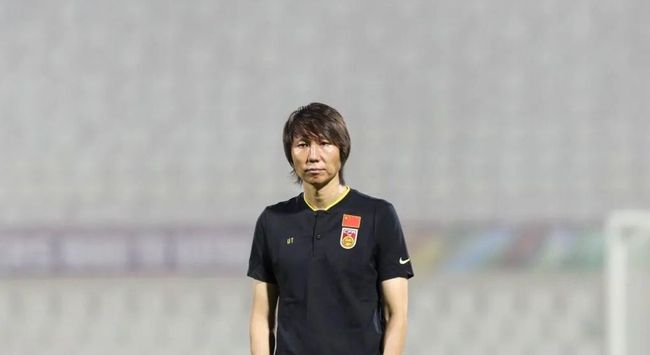 章子怡、刘烨的家人及众多知名圈内好友也受邀到场参加了授勋仪式，其中有二人的恩师常 《阳光灿烂的日子》重映 姜文携妻子周韵秀恩爱 2013-09-04 当地时间9月3日，第70届威尼斯电影节,电影《阳光灿烂的日子》观影活动。