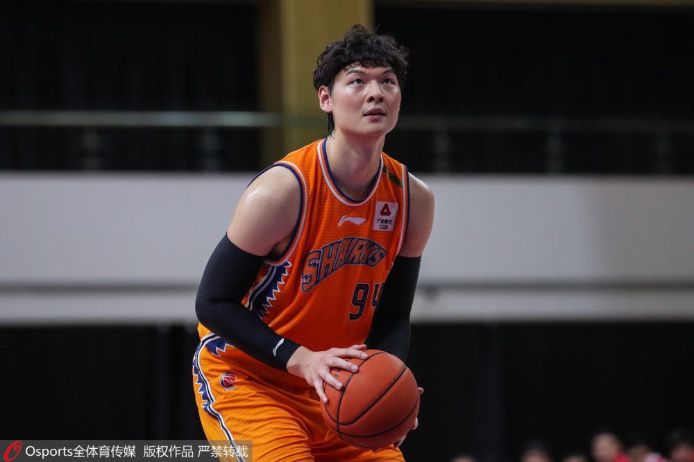 约书亚·萨弗迪还在现场激情献吻自己的兄弟本·萨弗迪，后者也在《好时光 《星图》曝片场照 帕丁森严肃米娅亲吻星光大道 2013-08-21 由大卫·柯南伯格执导的电影《星图》刚刚曝出罗伯特·帕丁森和朱丽安·摩尔在加州比弗利山庄拍摄对手戏的片场照，当地时间8月20日，剧组又被拍到帕丁森和米娅·华希科沃斯卡在好莱坞星光大道拍戏的片场照片。