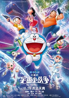 精彩》杂志五周年刊拍摄了一组时尚大片，一头短发帅气随性，各种风格切换自如。
