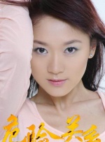与她同时出席的还有该片主演、在片中饰演她的丈夫的彼得·萨斯加德。